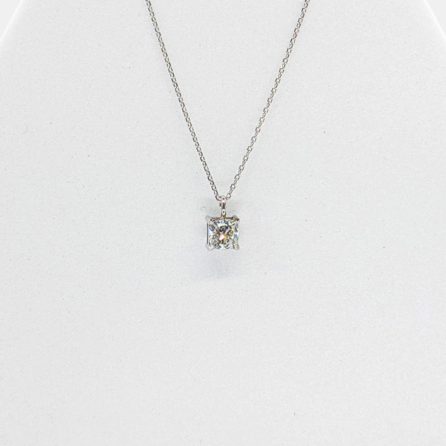 Thalia – золотое колье с лабораторным бриллиантом огранки кушон