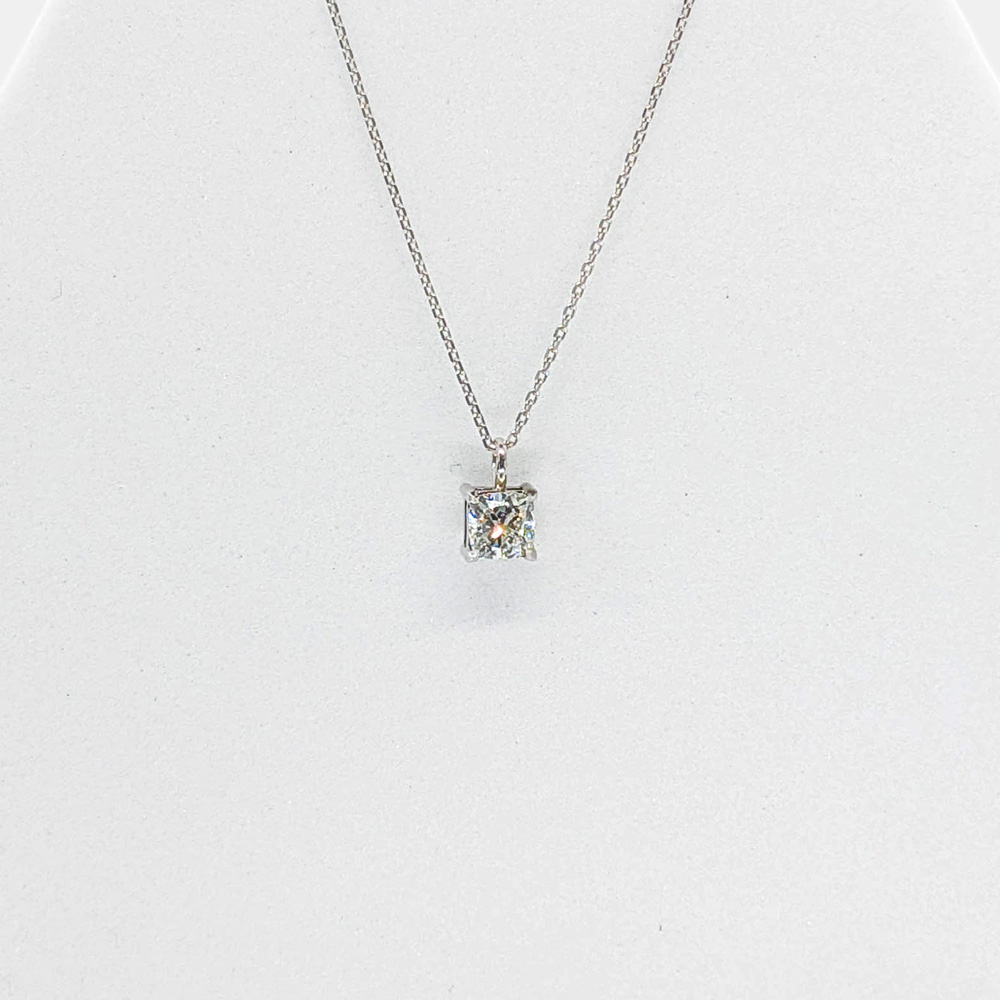 Thalia – золотое колье с лабораторным бриллиантом огранки кушон