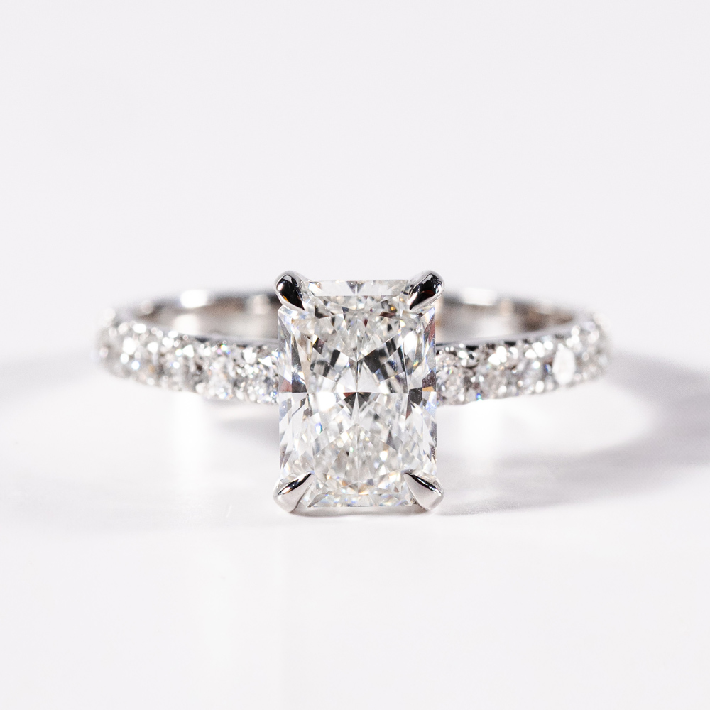 Кольцо с лабораторным бриллиантом огранки радиант "Tiana"