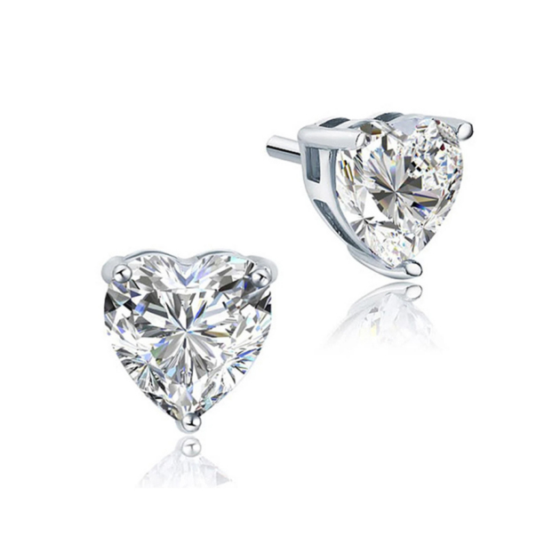Серьги-гвоздики из белого золота с лабораторными бриллиантами огранки «сердце» "Amaya"
