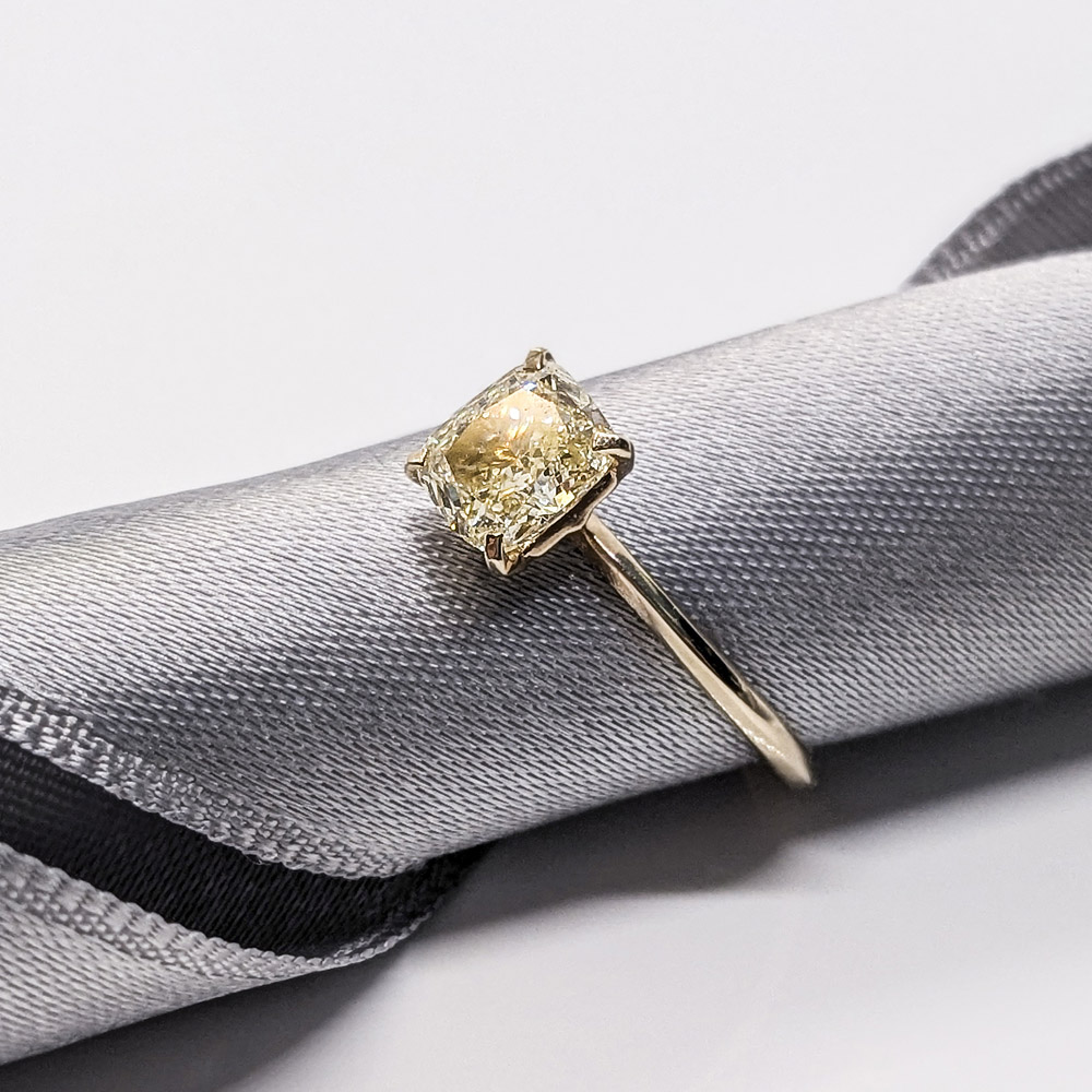 Золотое кольцо с желтым лабораторным бриллиантом "Michelle" — изображение 4