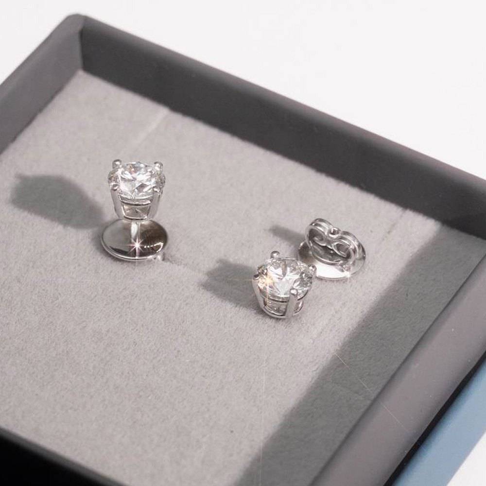 Серьги-пусеты из белого золота 585 пробы с лабораторными бриллиантами по 1,06 карата "Celeste" — изображение 3